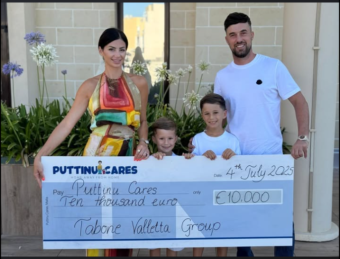 Tabone Valletta Group presenting a €10,000 donation to Puttinu Cares